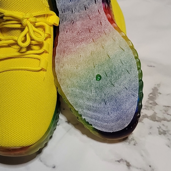 Colorful, comfy sneakers - Picture 3 of 3
